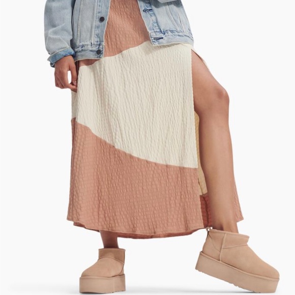 Brand new in box UGG Ultra Mini Platform- Driftwood Ships out same or next - Picture 5 of 16